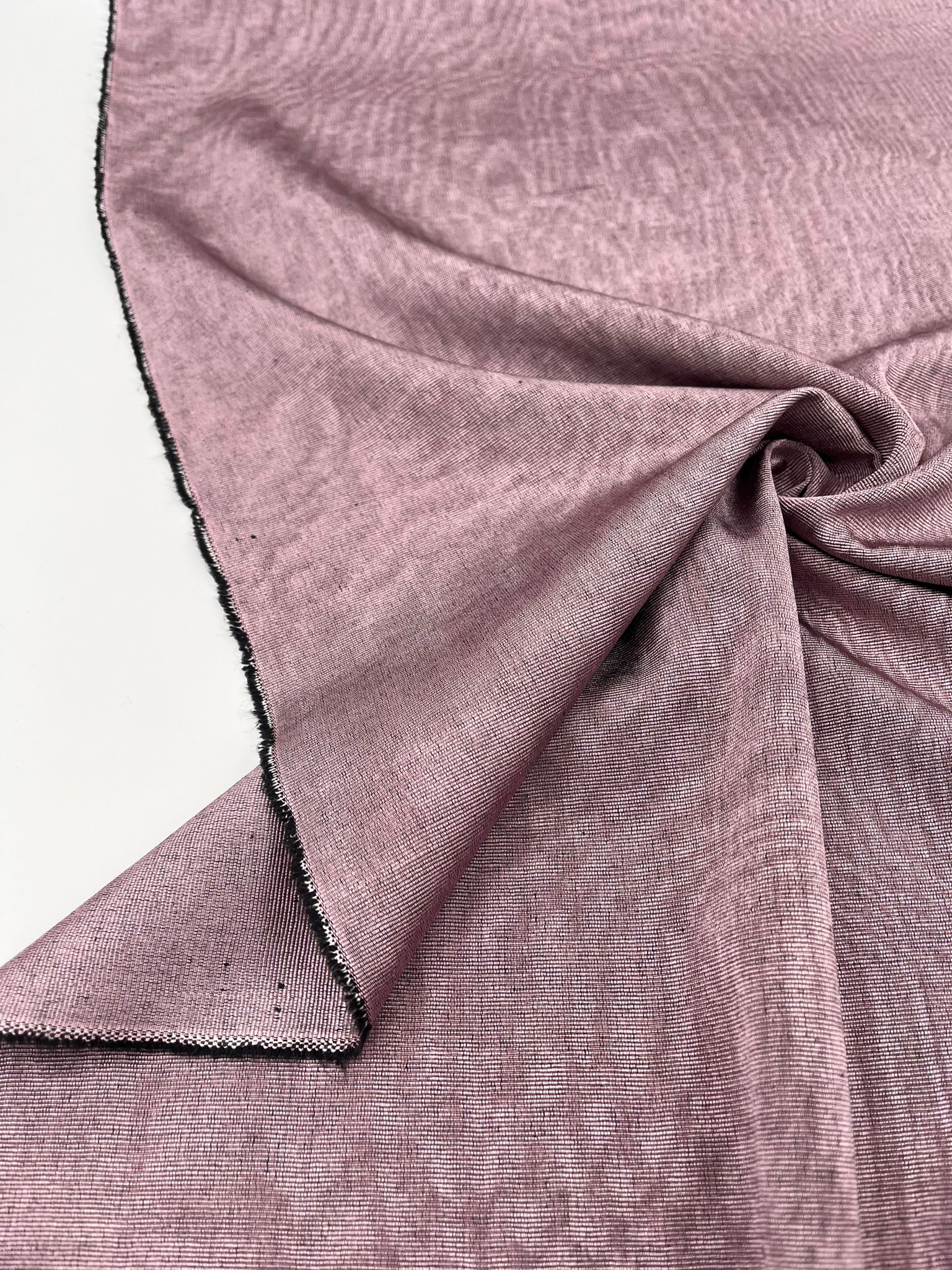 Rembourrage luxueux en soie rose pastel pour tête de lit ottoman, tissus d'intérieur pour textiles de maison : housses d'oreiller, motifs inspirés du kimono, motifs en filigrane.