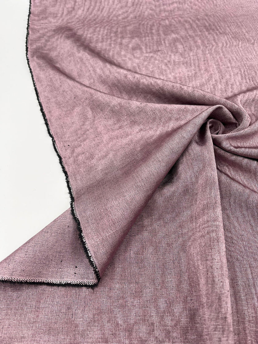 Rembourrage luxueux en soie rose pastel pour tête de lit ottoman, tissus d'intérieur pour textiles de maison : housses d'oreiller, motifs inspirés du kimono, motifs en filigrane.