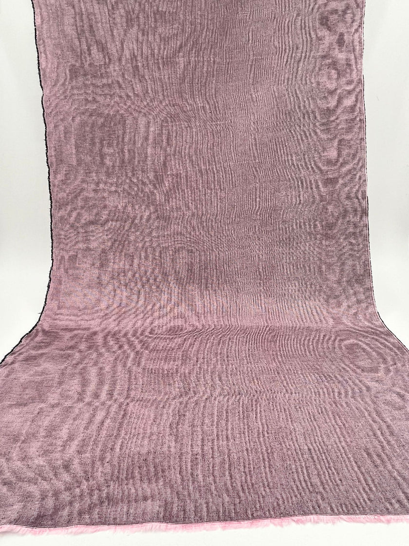 Rembourrage luxueux en soie rose pastel pour tête de lit ottoman, tissus d'intérieur pour textiles de maison : housses d'oreiller, motifs inspirés du kimono, motifs en filigrane.