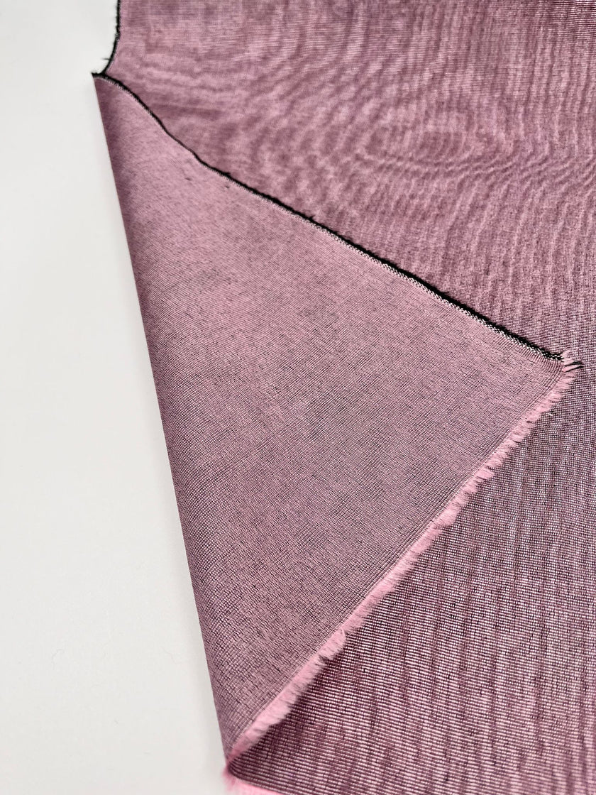 Rembourrage luxueux en soie rose pastel pour tête de lit ottoman, tissus d'intérieur pour textiles de maison : housses d'oreiller, motifs inspirés du kimono, motifs en filigrane.