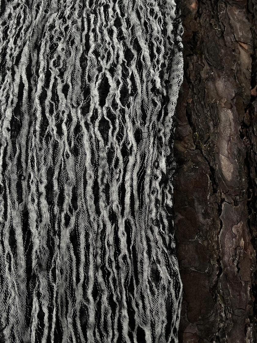 Tissu en lin noir et blanc par cour, tissu en coton biologique, tissus naturels semi-transparents texturés à la main.