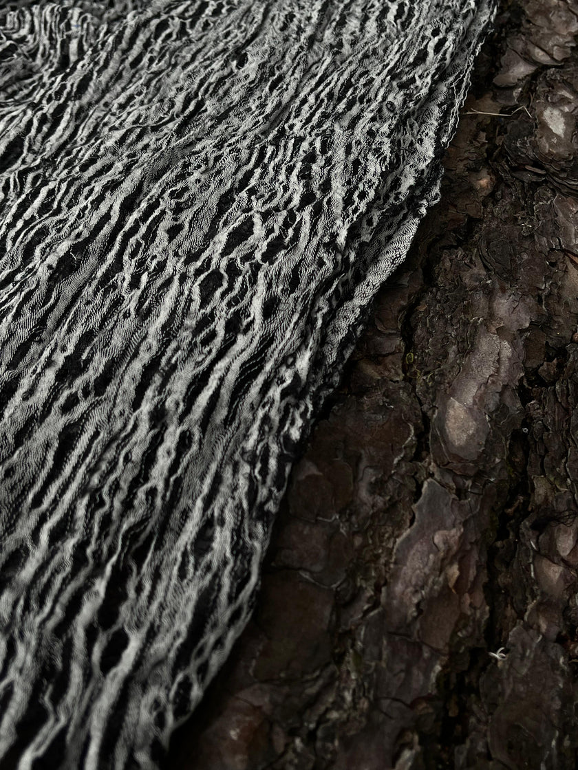Tissu en lin noir et blanc par cour, tissu en coton biologique, tissus naturels semi-transparents texturés à la main.