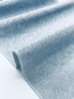 Rembourrage luxueux en soie bleu pastel pour tête de lit ottoman, tissus d'intérieur pour textiles de maison : housses d'oreiller, motifs inspirés du kimono, motifs en filigrane.