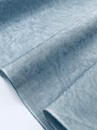 Rembourrage luxueux en soie bleu pastel pour tête de lit ottoman, tissus d'intérieur pour textiles de maison : housses d'oreiller, motifs inspirés du kimono, motifs en filigrane.