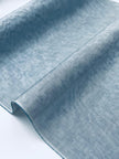 Rembourrage luxueux en soie bleu pastel pour tête de lit ottoman, tissus d'intérieur pour textiles de maison : housses d'oreiller, motifs inspirés du kimono, motifs en filigrane.