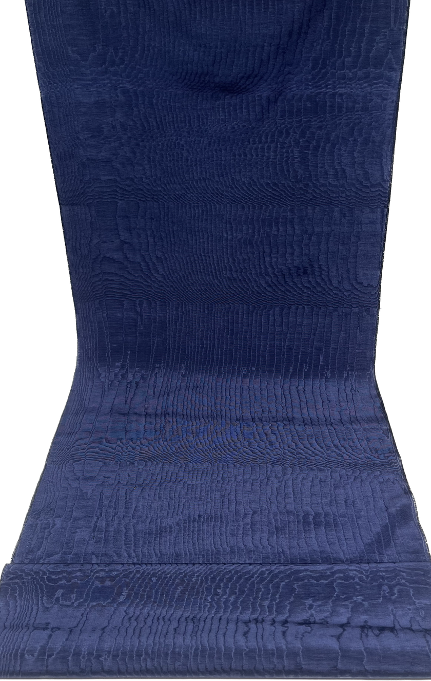 Rembourrage luxueux en soie bleu foncé pour tête de lit ottoman, tissus d'intérieur pour textiles de maison : housses d'oreiller, motifs inspirés du kimono, motifs en filigrane.