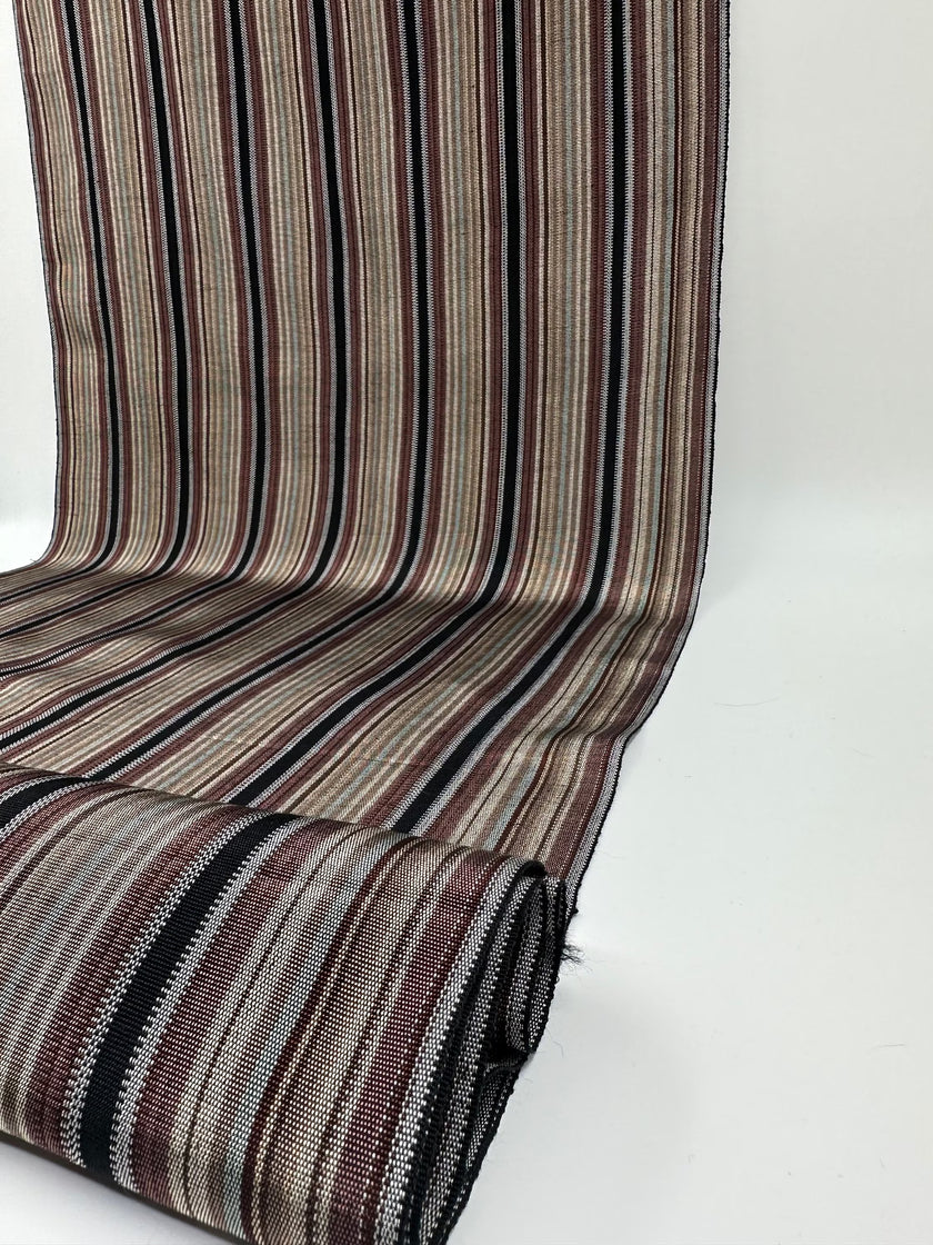 Rembourrage luxueux en soie rayé bleu bordeaux pour tête de lit ottoman, tissus d'intérieur pour textiles de maison : housses d'oreiller, motifs inspirés du kimono, motifs en filigrane.