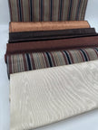 Rembourrage luxueux en soie rayé bleu bordeaux pour tête de lit ottoman, tissus d'intérieur pour textiles de maison : housses d'oreiller, motifs inspirés du kimono, motifs en filigrane.