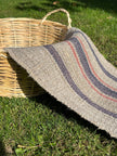 Lin rustique à coutil étroit avec rayures blanches bleu indigo, décor de ferme en lin vintage, tissu antique des années 60.