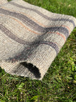Lin rustique à coutil étroit avec rayures blanches bleu indigo, décor de ferme en lin vintage, tissu antique des années 60.