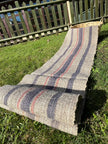 Lin rustique à coutil étroit avec rayures blanches bleu indigo, décor de ferme en lin vintage, tissu antique des années 60.