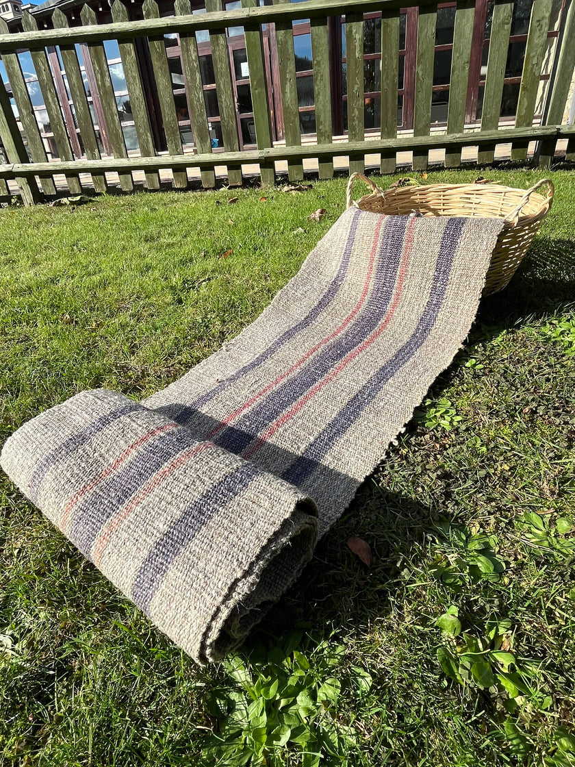 Lin rustique à coutil étroit avec rayures blanches bleu indigo, décor de ferme en lin vintage, tissu antique des années 60.