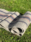 Lin rustique à coutil étroit avec rayures blanches bleu indigo, décor de ferme en lin vintage, tissu antique des années 60.
