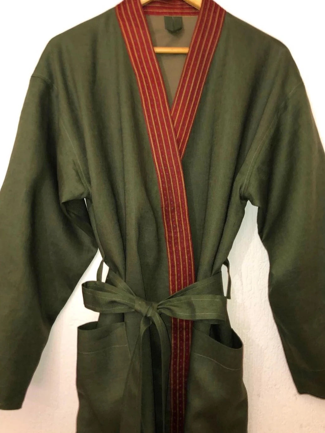 Osmanlı Başlıklı Kırmızı Gümüş Çizgili Lüks İpek Döşeme, Ev Tekstili İç Mekan Kumaşları: Yastık Kılıfları, Kimono Esintili Tasarımlar, İpek Şantung.
