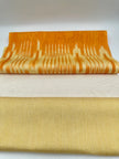 Rembourrage luxueux en soie à rayures jaunes pour tête de lit ottoman, tissus d'intérieur pour textiles de maison : housses d'oreiller, motifs inspirés du kimono, motifs en filigrane.
