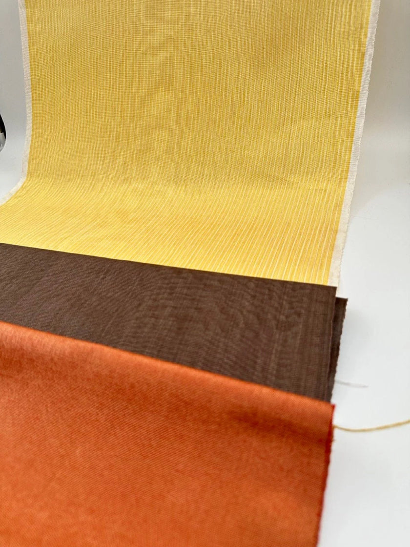 Rembourrage luxueux en soie à rayures jaunes pour tête de lit ottoman, tissus d'intérieur pour textiles de maison : housses d'oreiller, motifs inspirés du kimono, motifs en filigrane.